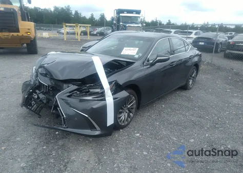 2025 Lexus 300 из США, поврежденный, VIN 58AFA1C19SU062451